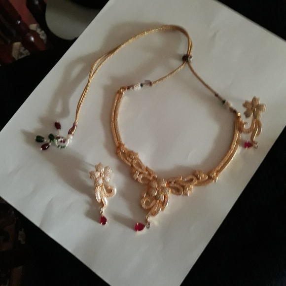 Necklace, earrings. - Picture 4 of 9